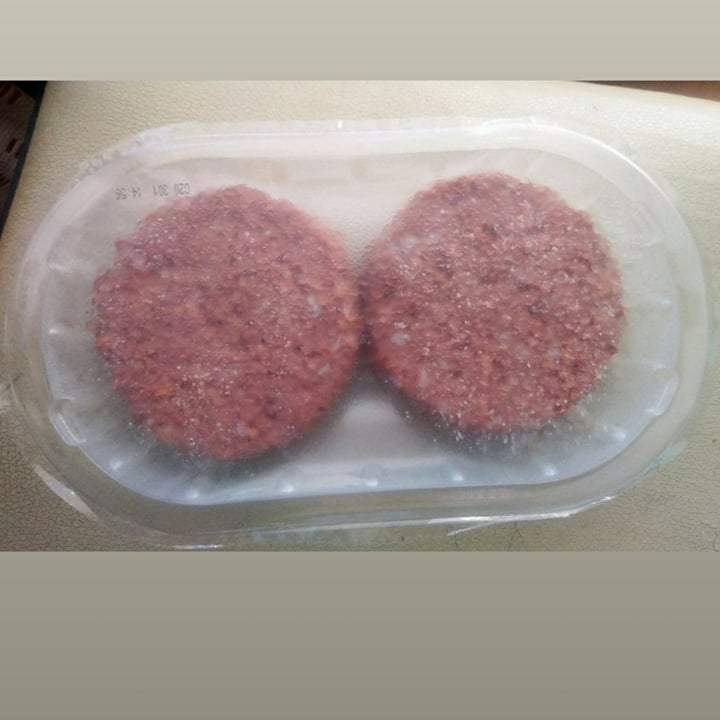 review photo of Meatless Farm Meat Free Burgers shared by @annaismarin on 20 Feb 2021 - review