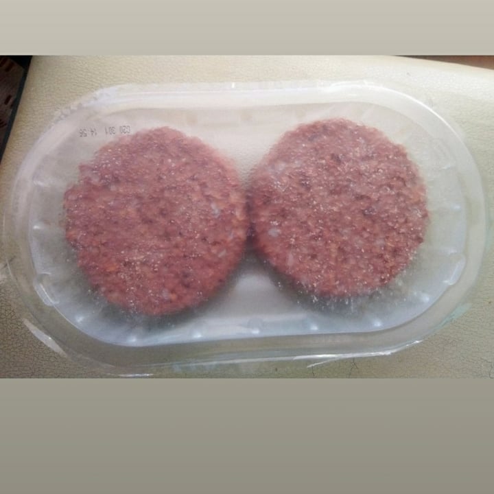 photo of Meatless Farm Meat Free Burgers shared by @annaismarin on  20 Feb 2021 - review