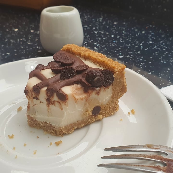 photo of Vegan Antics Chocolate Bits Cheesecake shared by @jamie371993 on  13 Dec 2020 - review