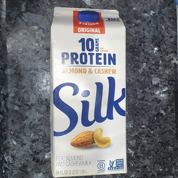 photo of Silk Almond & cashew milk shared by @amcu00 on  28 Feb 2021 - review