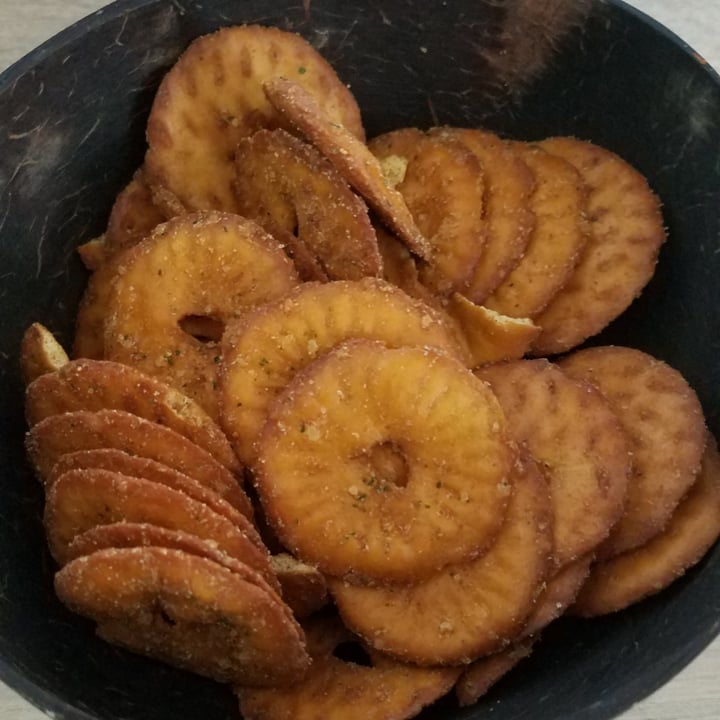 review photo of Elephant Baked Squeezed Pretzels - Tomatoes & Herbs shared by @uncourantdevert on 15 May 2020 - review