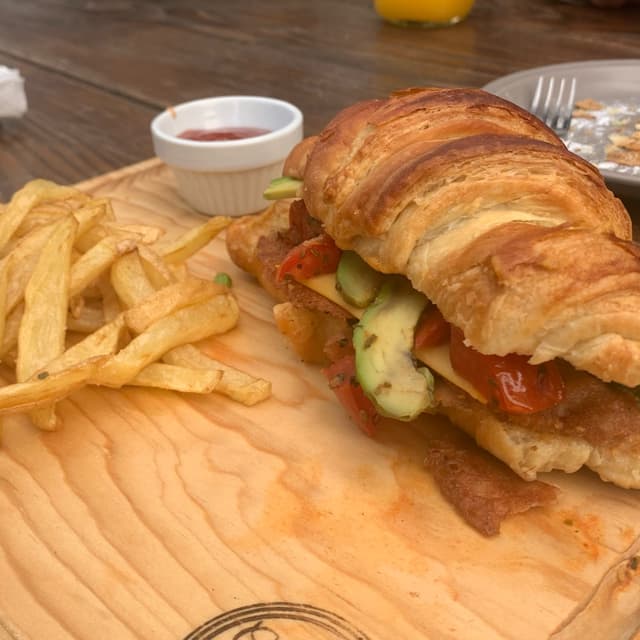 Photo of the dish “Croissant Preparado De Jamón”
