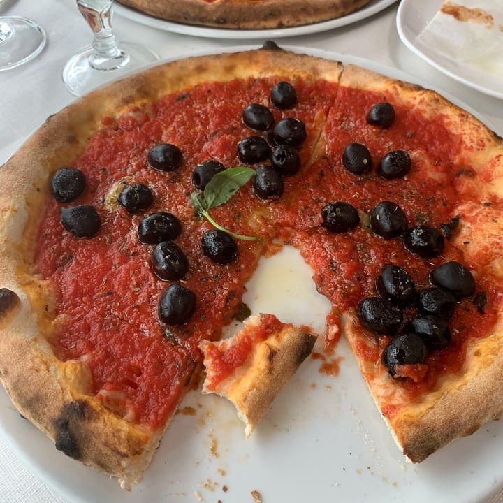 photo of Ristorante pizzeria Rosmarino pizza marinara con olive nere shared by @lorella67 on  08 Oct 2022 - review