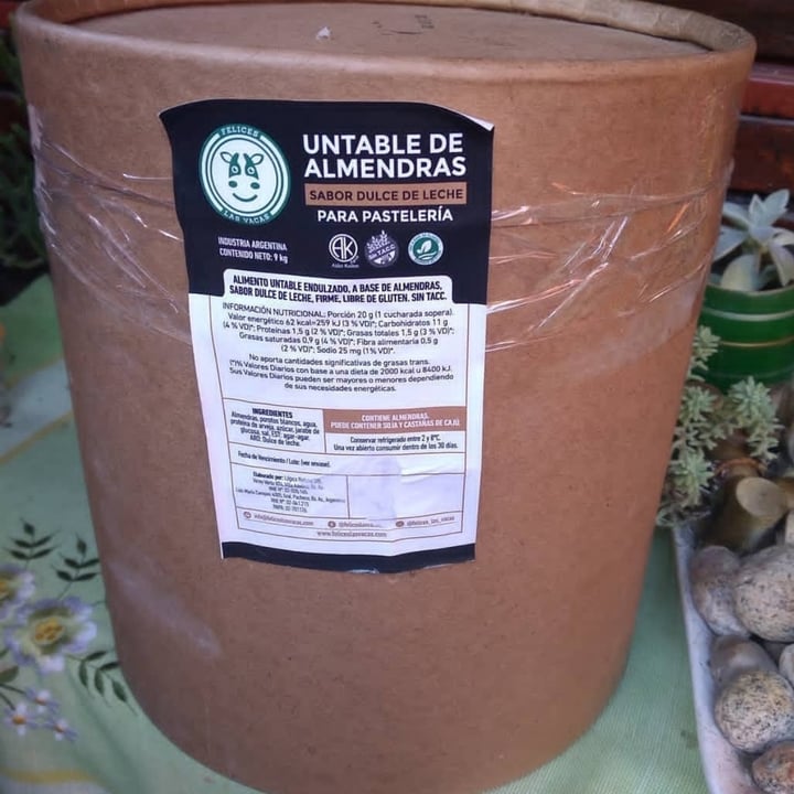 review photo of Felices Las Vacas Untable de Almendras Sabor Dulce de Leche Repostero shared by @lautasosa on 22 Jul 2021 - review