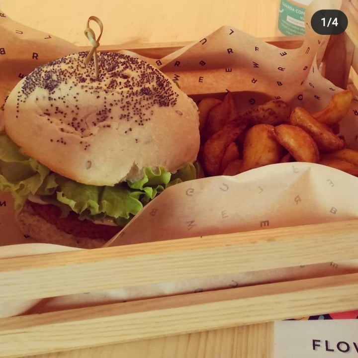 photo of Flower Burger Funky Cecio shared by @iaietta on  05 Apr 2022 - review