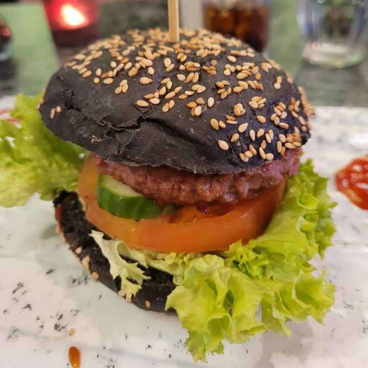 photo of Vegan Temple Bar Smokey Temple Burger shared by @marghegreen on  15 Mar 2022 - review