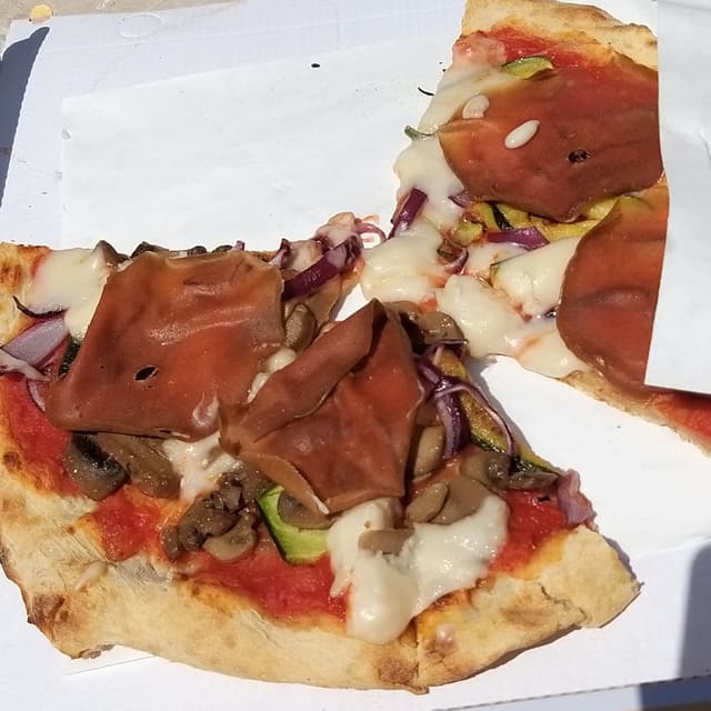 菜肴“Omega Pizza”的照片