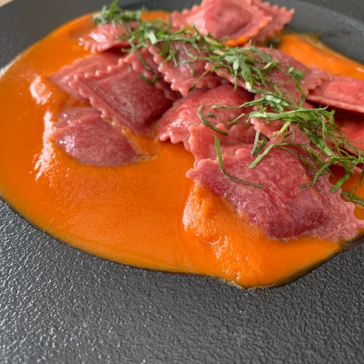 review photo of La Sal Pichilemu Ravioli De Betarraga Rellenos De Camote Con Salsa Pomodoro shared by @emo90 on 29 Jan 2021 - review