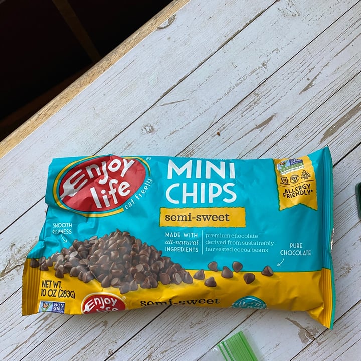 photo of Enjoy Life Semi-Sweet Chocolate Mini Chips shared by @veganfoodcrazy on  08 Nov 2020 - review