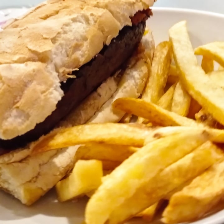 photo of Loving Hut Choripan Con Guarnición shared by @miliforanimals on  26 Sep 2021 - review