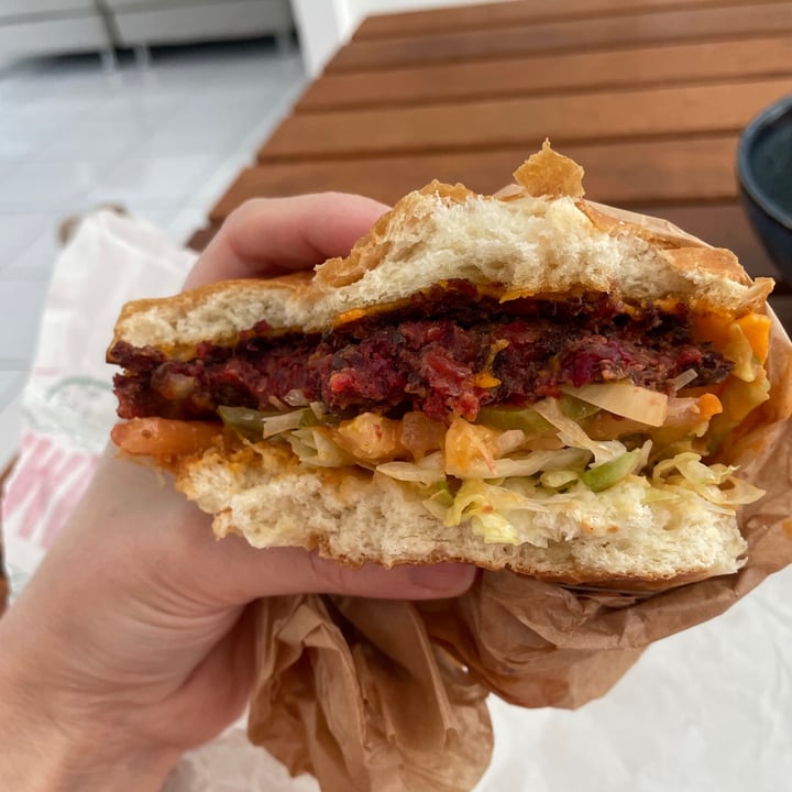 review photo of Tuck Shop Take Away Vegan Burger 🍔!!! shared by @vvveg on 04 Sep 2021 - review