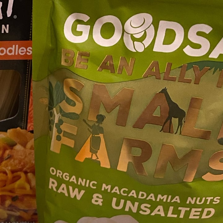 photo of GoodSam foods Raw And Unsalted Macadamia Nuts shared by @4dogsndonkeys on  21 May 2022 - review