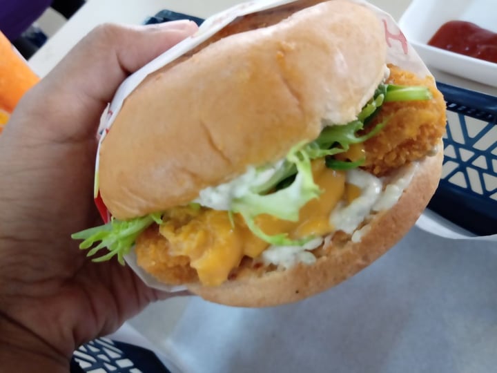 photo of Veggie Dojo Fishless Burger shared by @veganspicegirl on  13 Jan 2020 - review