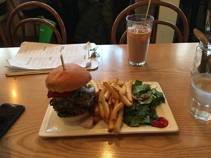 review photo of Plant Café & Kitchen mushroom burger shared by @bekapv on 20 Mar 2020 - review