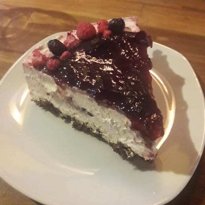 photo of OM - Vegan Coffe Shop & Beer Cheescake de arándanos shared by @llourdes on  25 Feb 2021 - review