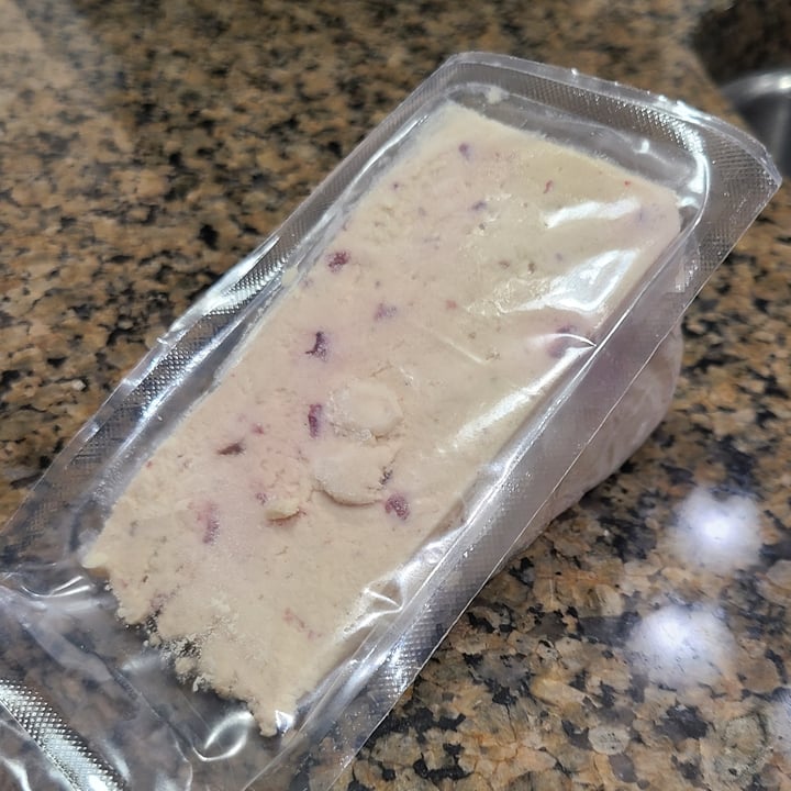 review photo of Nuts For Cheese Cranberry Pink Peppercorn shared by @bisingular on 02 Oct 2021 - review