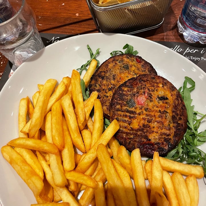 review photo of ENJOY PUB Mediterraneo burger shared by @beamonor on 28 Mar 2022 - review