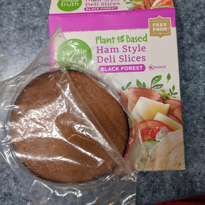 photo of Simple Truth Plant Based Ham Style Deli Slices: Black Forest shared by @tuzoen on  25 Jul 2021 - review