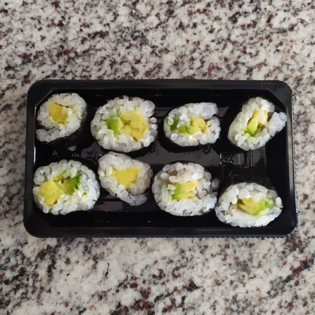 菜肴“Hosomaki de keso no queso con Aguacate”的照片