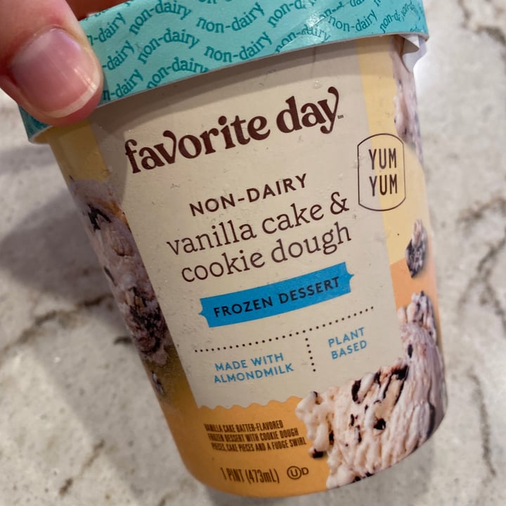 photo of Favorite day Vanilla cake & cookie dough shared by @snl017 on  30 Dec 2021 - review