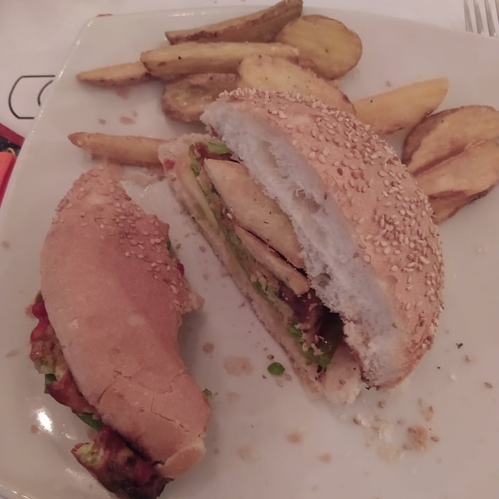 photo of James Dean Pub&Restaurant Vegetarian burger shared by @tina5 on  17 Jul 2022 - review