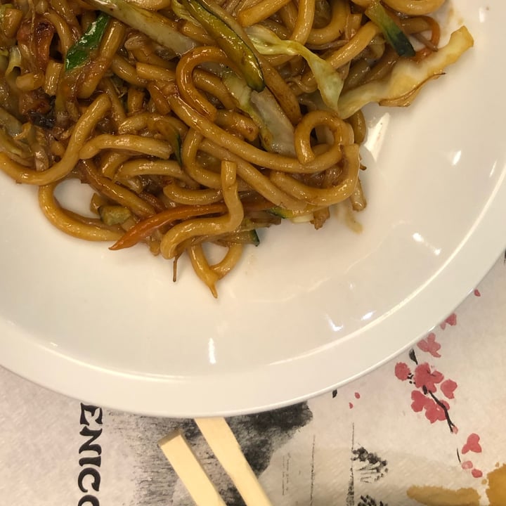 photo of Ristorante Sushi House udon con verdure shared by @violettaplantbased on  03 Jun 2022 - review