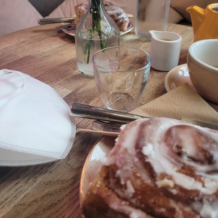 photo of Room and Rumours Coffee Vegan Cinnamon Roll shared by @sophieg on  27 Oct 2022 - review