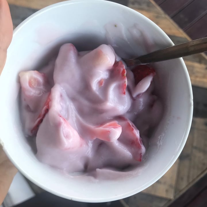 review photo of Woolworths Food Strawberry Cultured Soya shared by @natashathevegan on 08 Nov 2020 - review