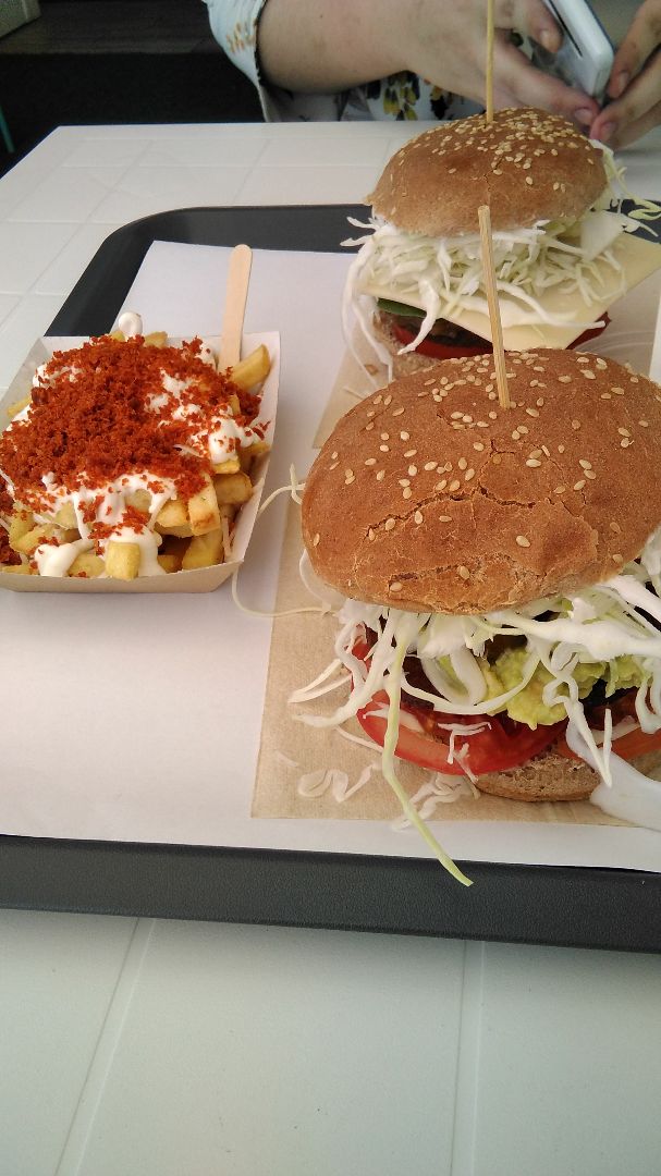 photo of Mel - comida rápida vegana Vegan burger with "Papas Locas" shared by @yomowilce on  07 Jun 2019 - review