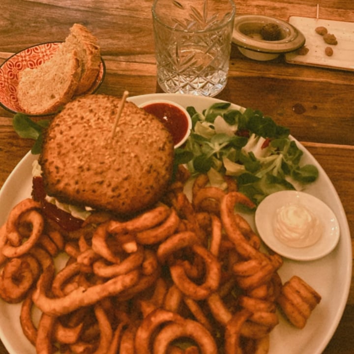 photo of Cavò Bistrot Classic burger (beyond) e curly fries shared by @sadnekochan on  17 Apr 2022 - review