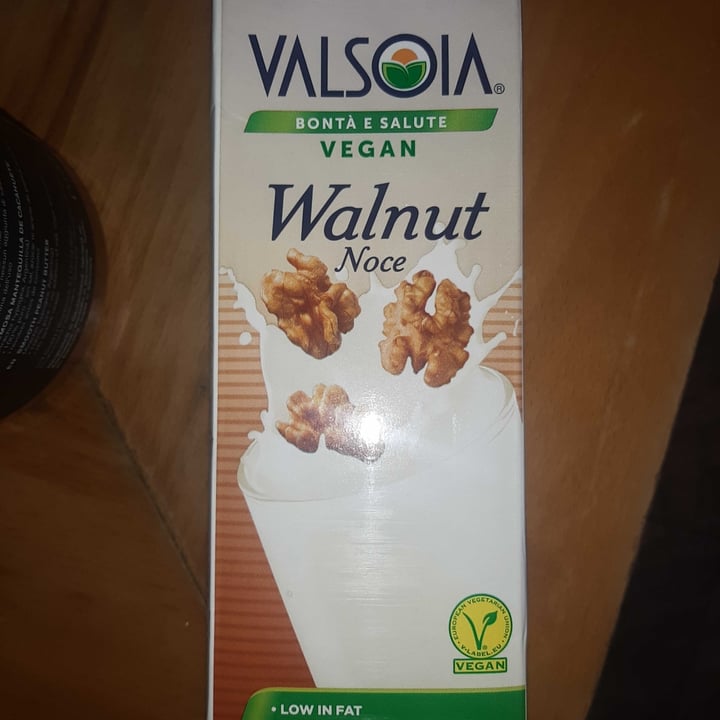 photo of Valsoia Walnut drink shared by @pugliavegan on  31 Mar 2022 - review