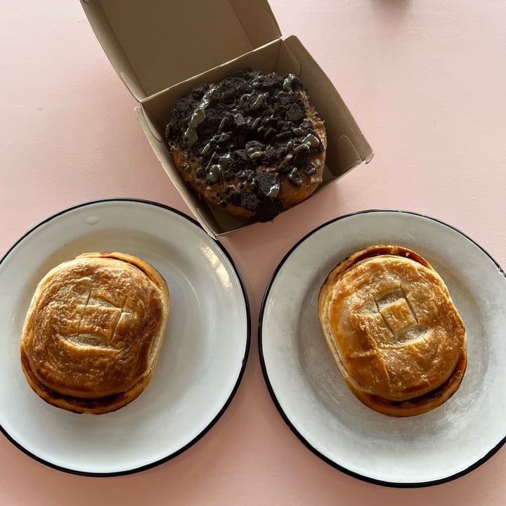 review photo of Cherry Darlings Bakehouse Hawaiian Parmi Pie shared by @virtualvia on 17 Nov 2022 - review