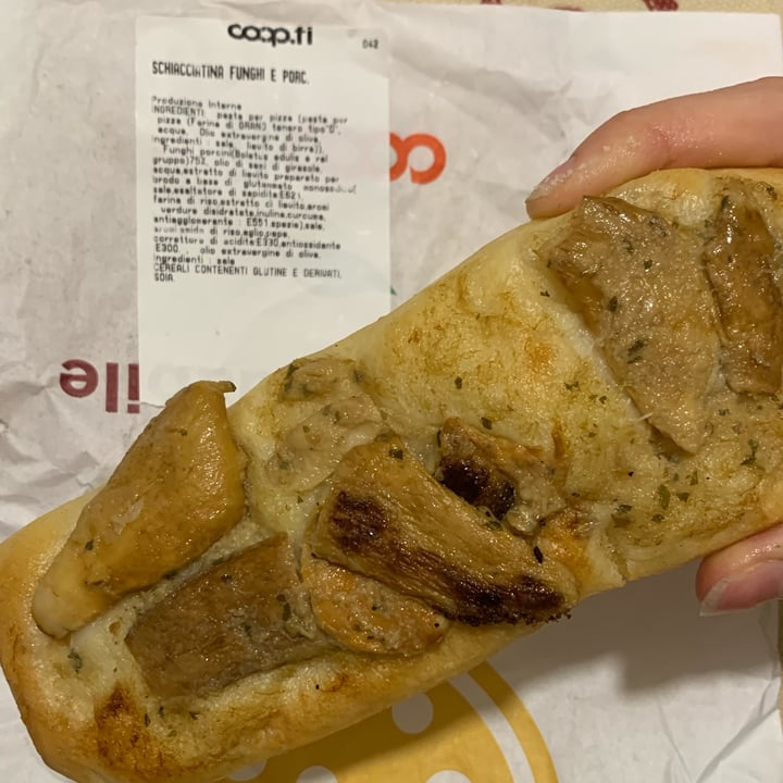 photo of Coop Schiacciatine Funghi Porcini shared by @vickybri on  30 Mar 2022 - review