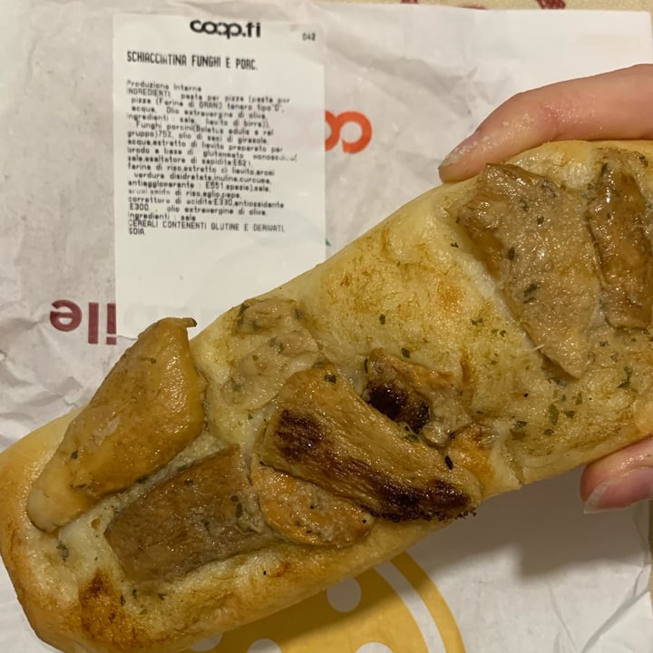 review photo of Coop Schiacciatine Funghi Porcini shared by @vickybri on 30 Mar 2022 - review