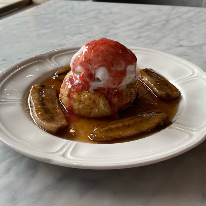 review photo of Willow Vegan Bistro Bananas Foster Cake shared by @emycaldeira on 29 Apr 2022 - review