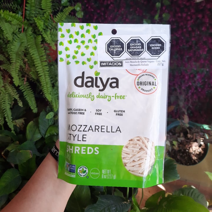 review photo of Daiya Mozzarella Style Shreds shared by @ichbinangie on 28 Jan 2021 - review