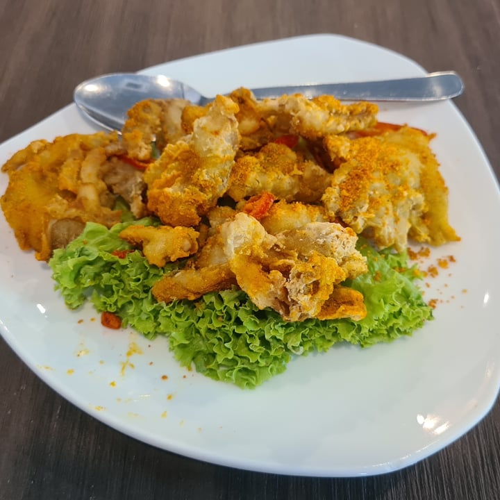 photo of New Fut Kai Vegetarian Restaurant Crispy Tumeric Plum Abalone Mushroom shared by @rasa23 on  16 Mar 2021 - review
