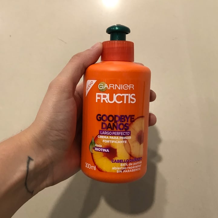 photo of Garnier Fructis Goodbye daños Crema para peinar fortificante shared by @kacerutti on  19 Feb 2022 - review
