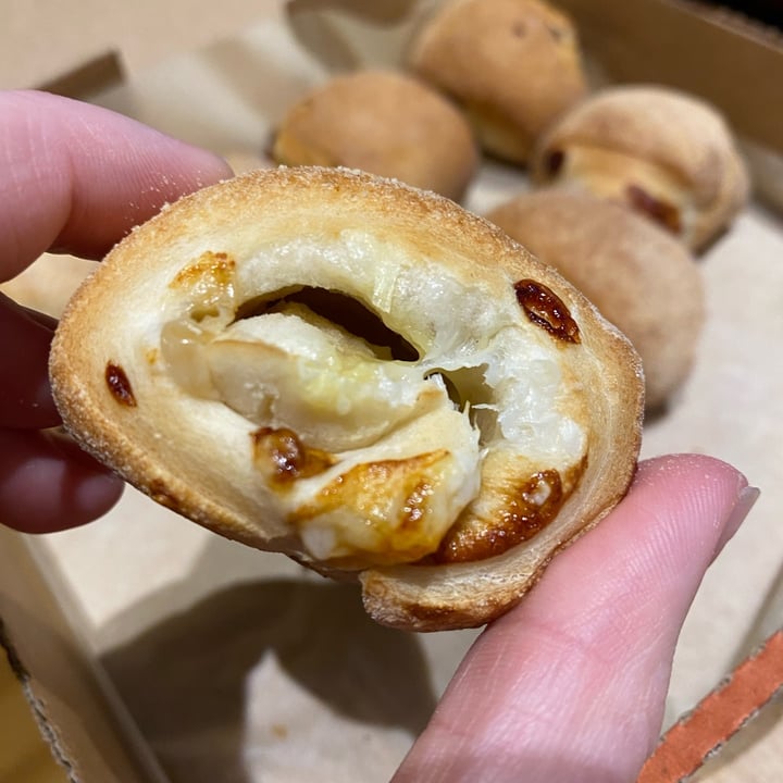photo of Papa John's Pizza Marmite And Cheeze Rolls shared by @frangreen on  09 Oct 2021 - review