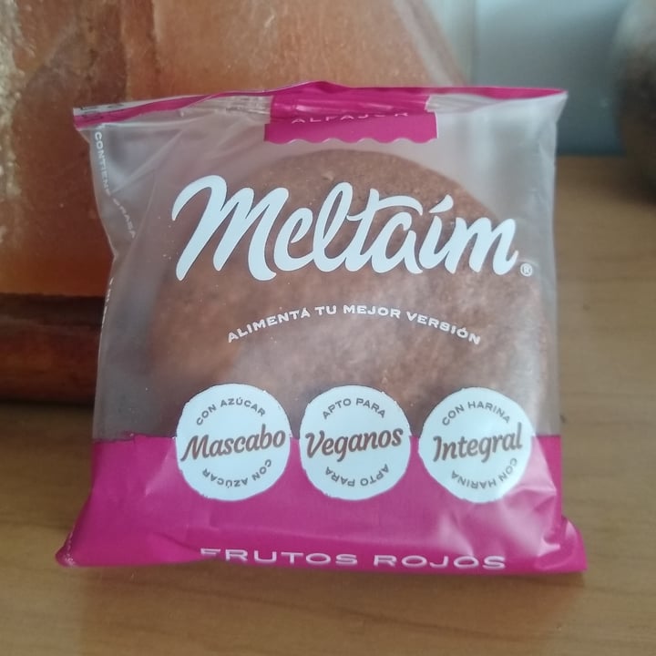 review photo of Meltaím Alfajor de Frutos rojos shared by @laveg on 12 Mar 2022 - review