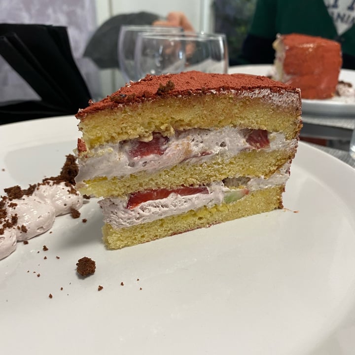 photo of Alice e Viola - Cucina vegetale Torta fragole e panna shared by @sinella on  06 May 2022 - review