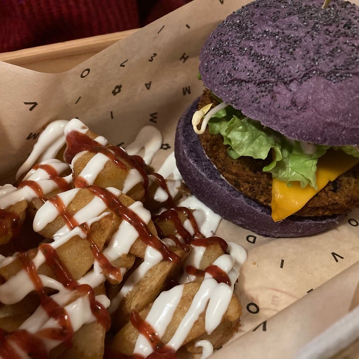 photo of Flower Burger Flower burger shared by @jordivalentini on  11 Dec 2021 - review
