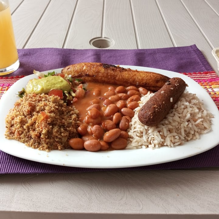 photo of Las Veganas Restaurant Bandeja Paisa Vegana shared by @melssanc on  02 Dec 2022 - review