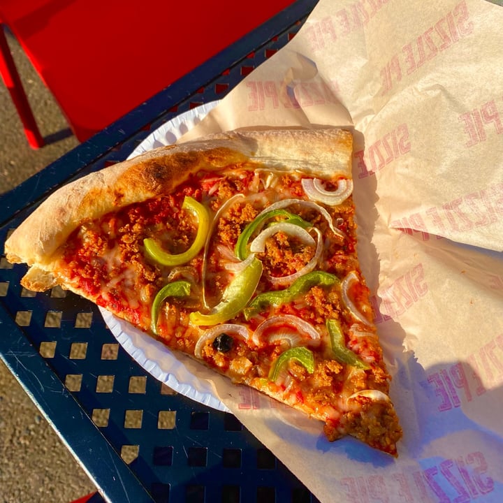 photo of Sizzle Pie West Portland Daily Vegan Slice Special shared by @timvegmalone on  18 Mar 2022 - review