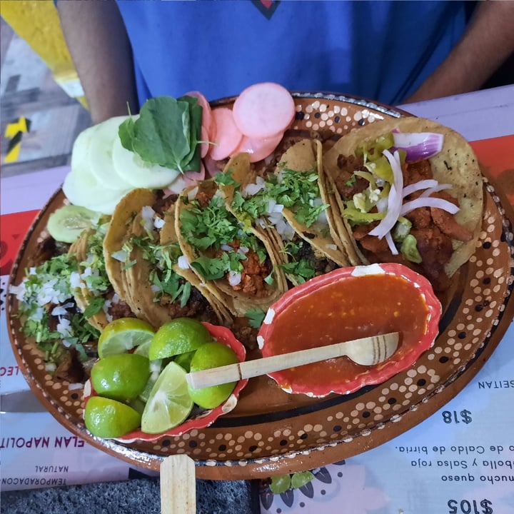 photo of RV Cenaduria Vegana Orden de 6 tacos shared by @uvazombie on  29 Sep 2021 - review
