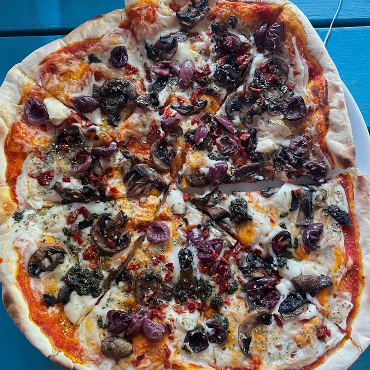photo of Li-o-La Oolala Pizza shared by @thehumblechickpea on  08 Mar 2022 - review