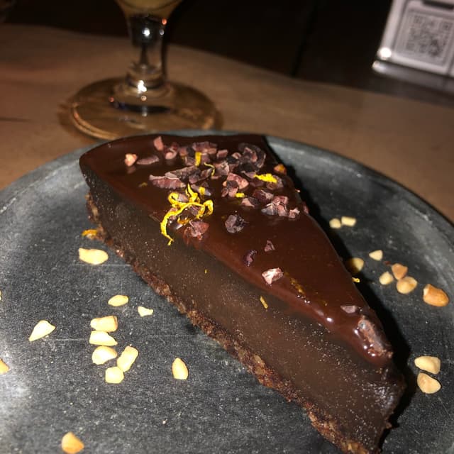 菜肴“Torta de chocolate com laranja”的照片
