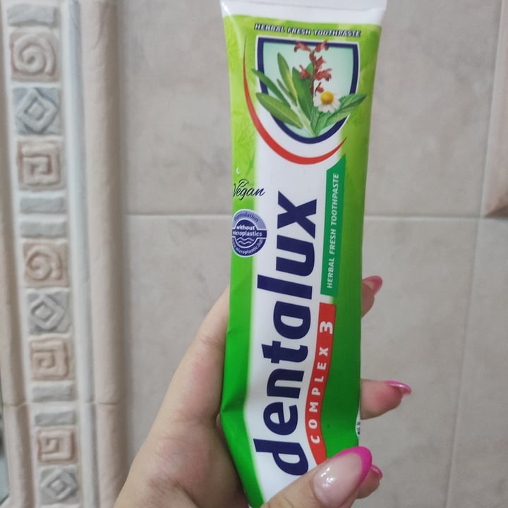 photo of Dentalux Complex 3 crema dental shared by @nella02 on  10 Jun 2022 - review