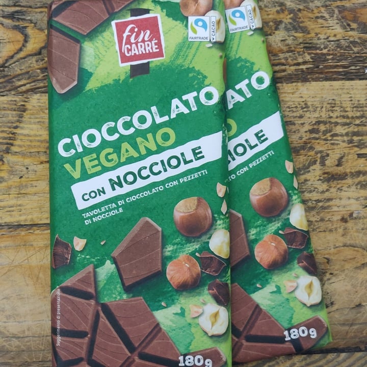 photo of Fin Carré Cioccolato vegano con nocciole shared by @matthew23 on  11 Jan 2022 - review