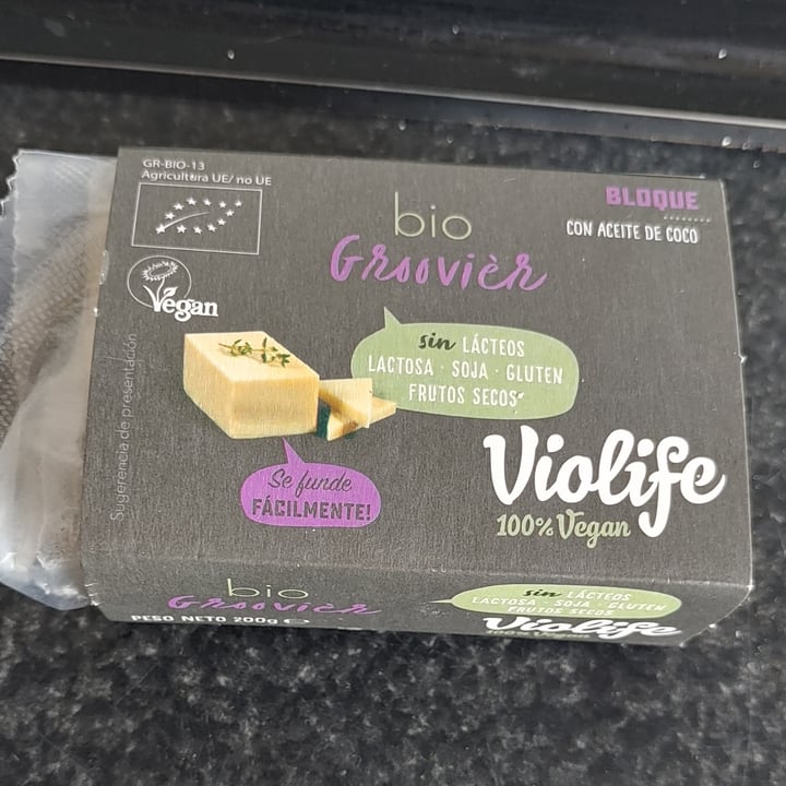 photo of Violife Bio groovièr shared by @luavilchez on  01 Jan 2021 - review